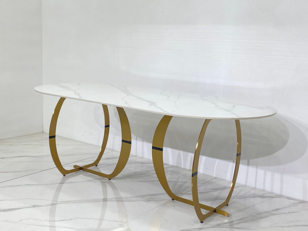 FINE Rectangular Dining Table Gold