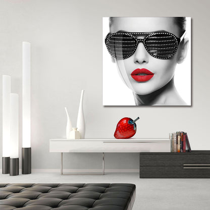 QUYLA Lady with Shades Tempered Glass Print